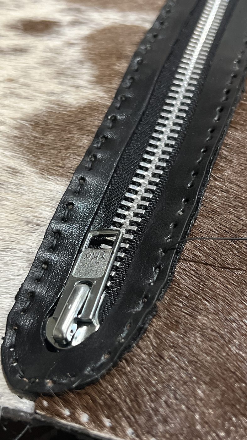 Zip, close