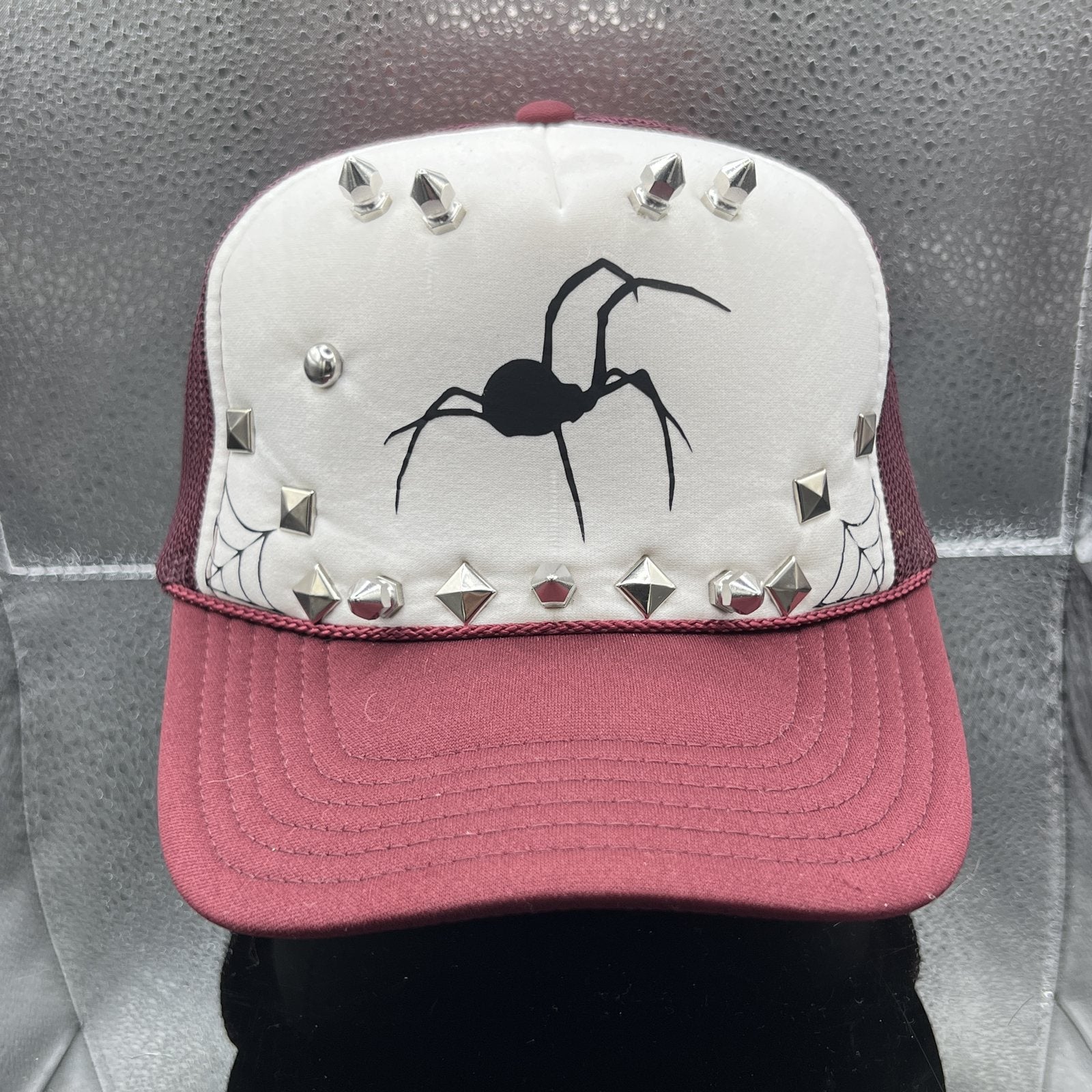 Spider, pyramid studs