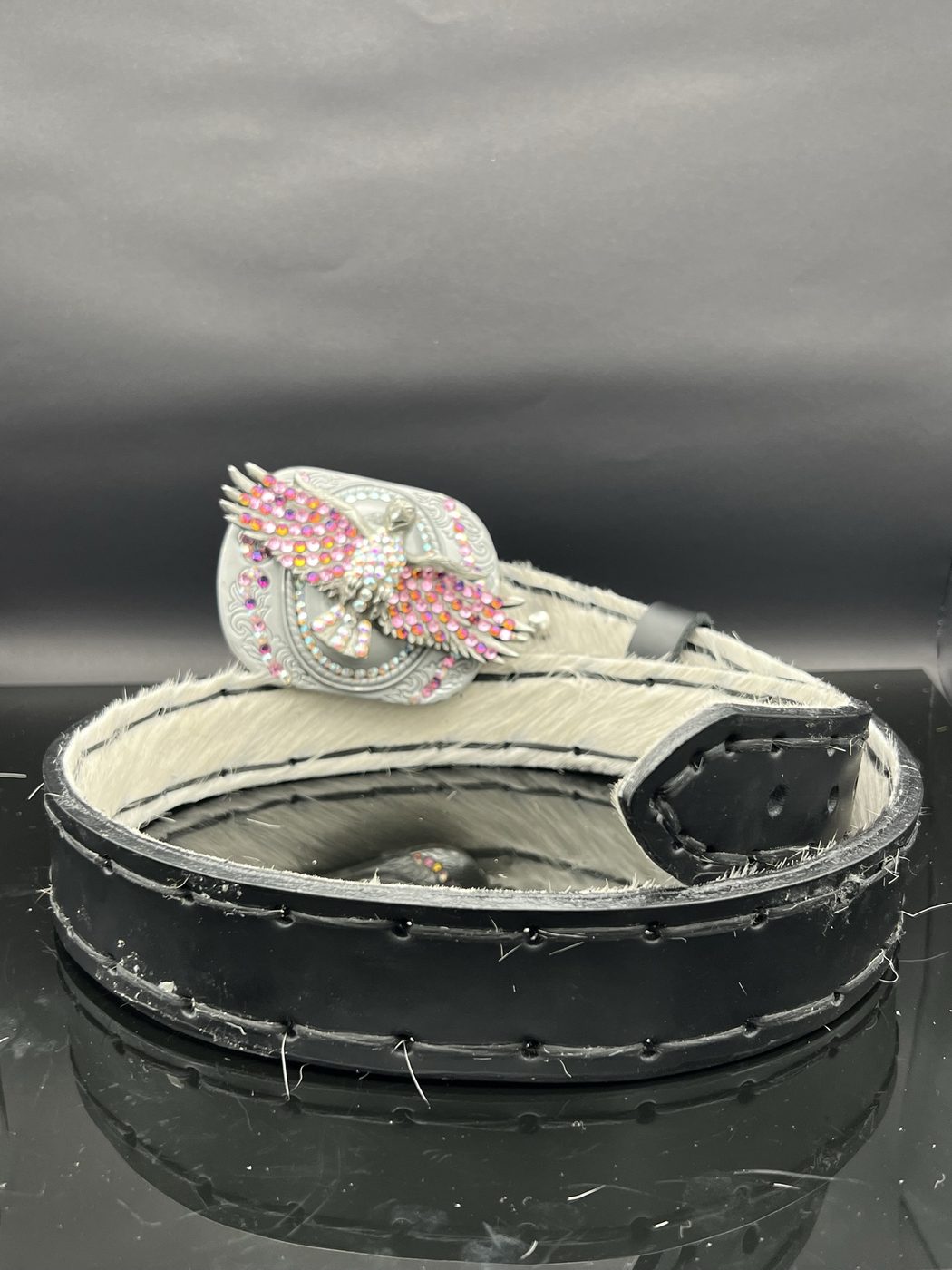 Buckle, three-quarter