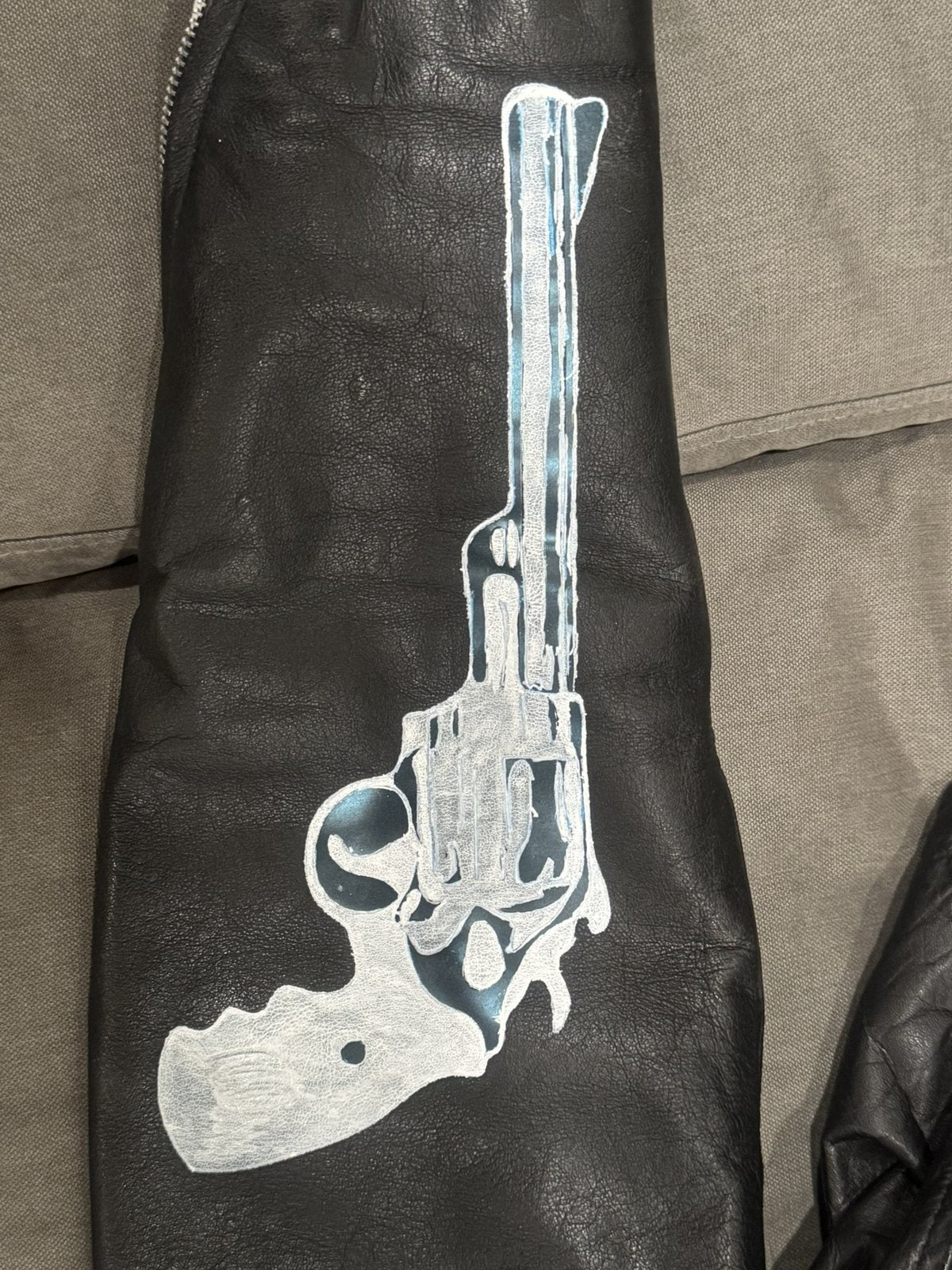 Revolver, side panel
